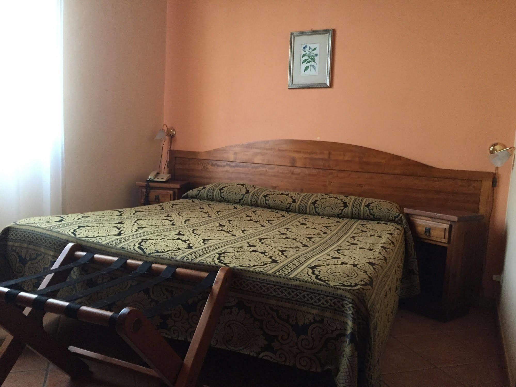 Hotel Archimede Ortigia 3*